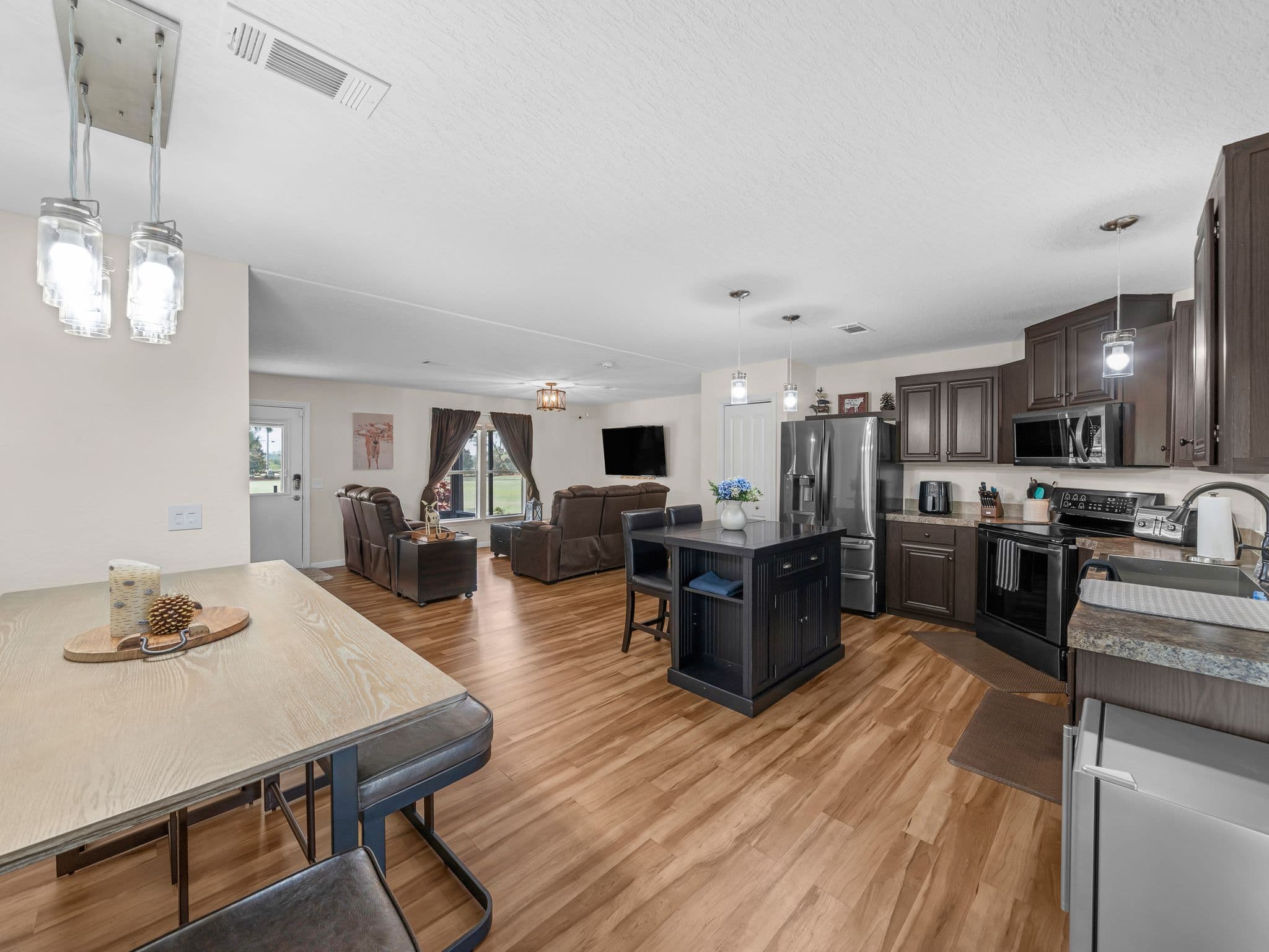 50 5330 Hwy 630 E Frostproof FL 33843 USA-Kitchen-DSC05894