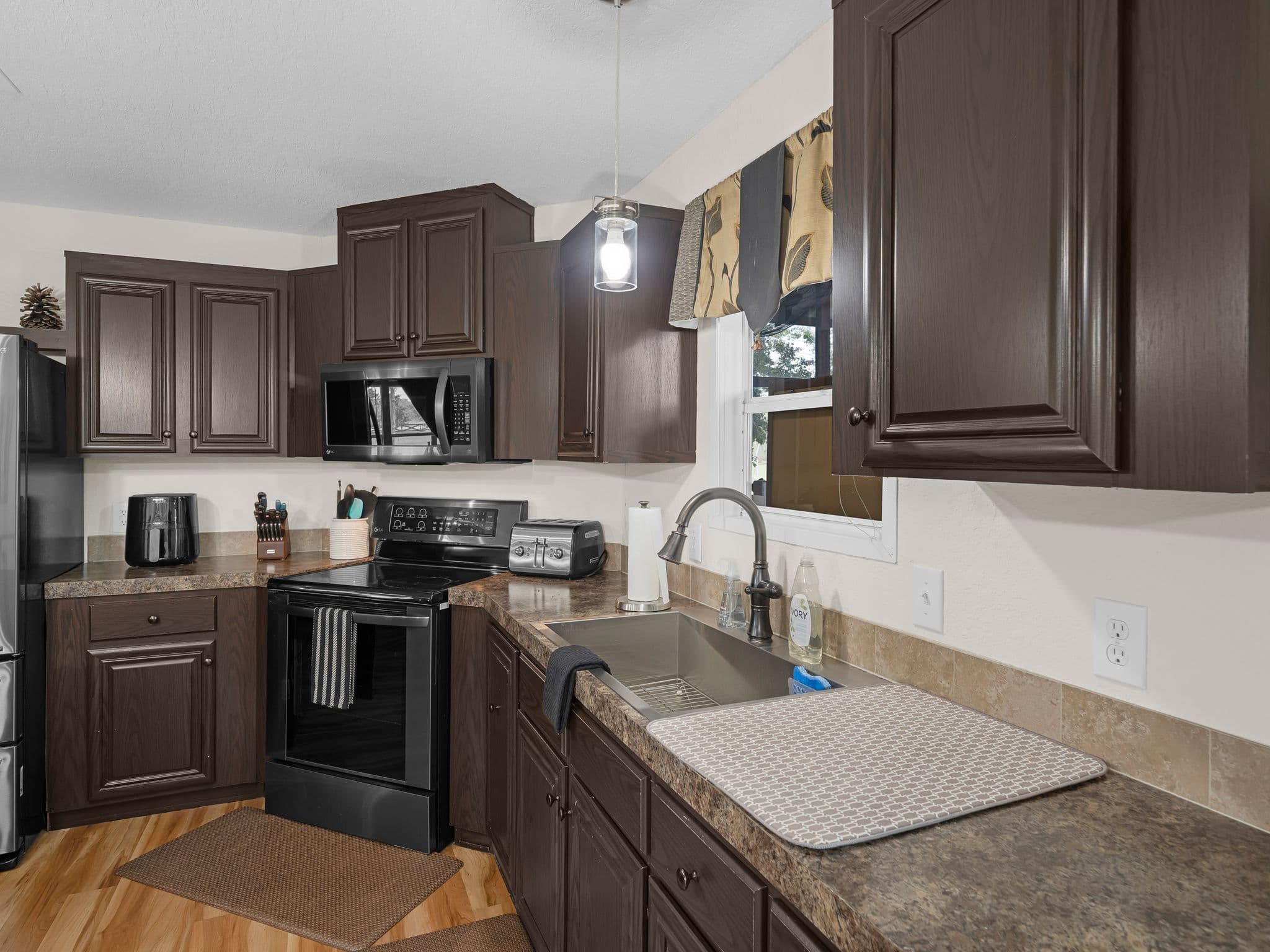 51 5330 Hwy 630 E Frostproof FL 33843 USA-Kitchen-DSC05914
