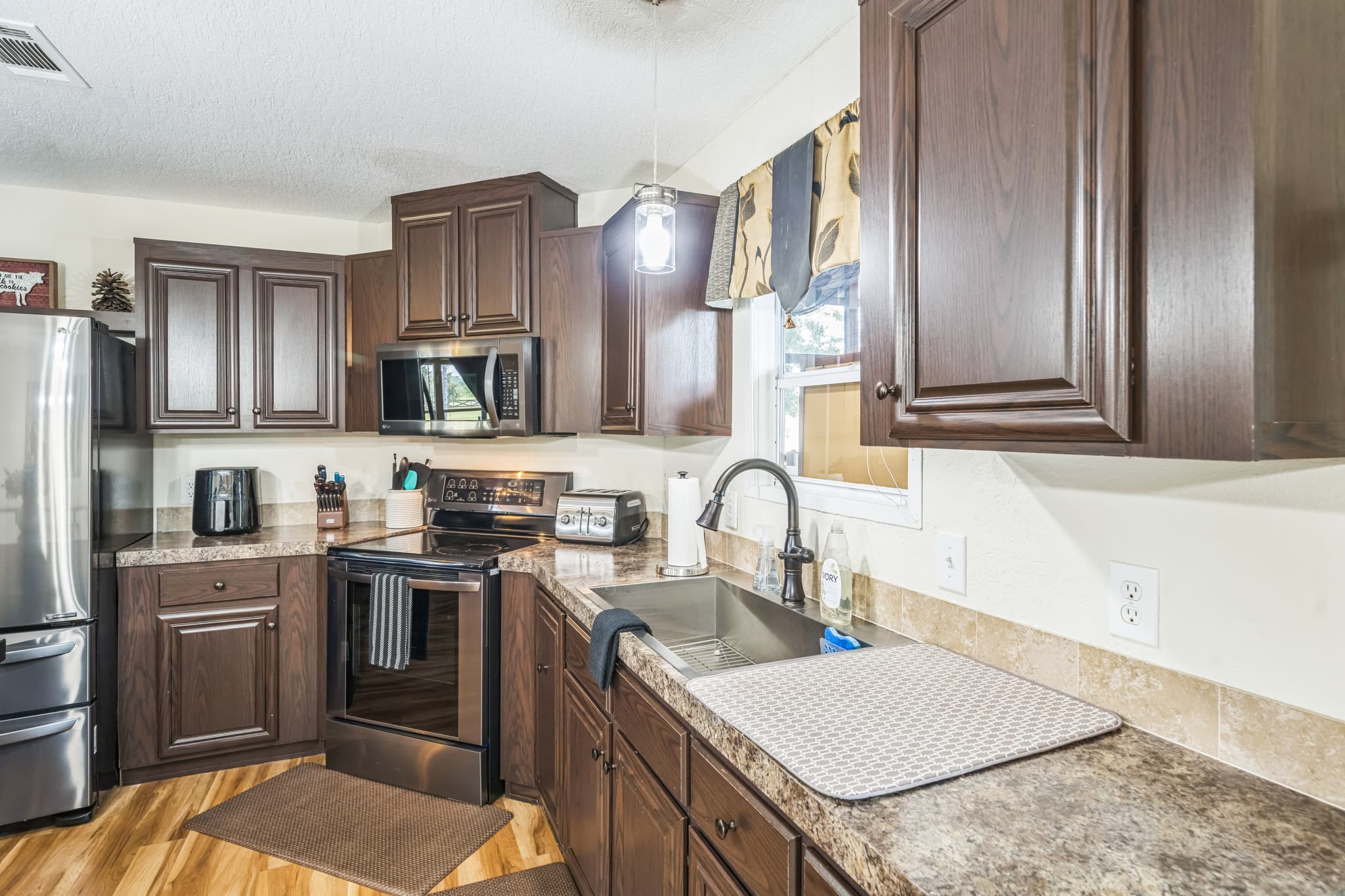 49 5330 Hwy 630 E Frostproof FL 33843 USA-Kitchen-DSC05914